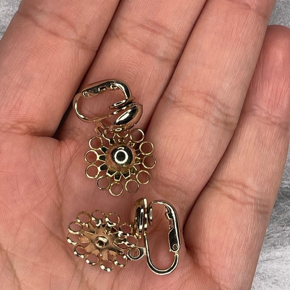 Vintage Gold and Black Floral clip-on Earrings - Picture 4 of 4